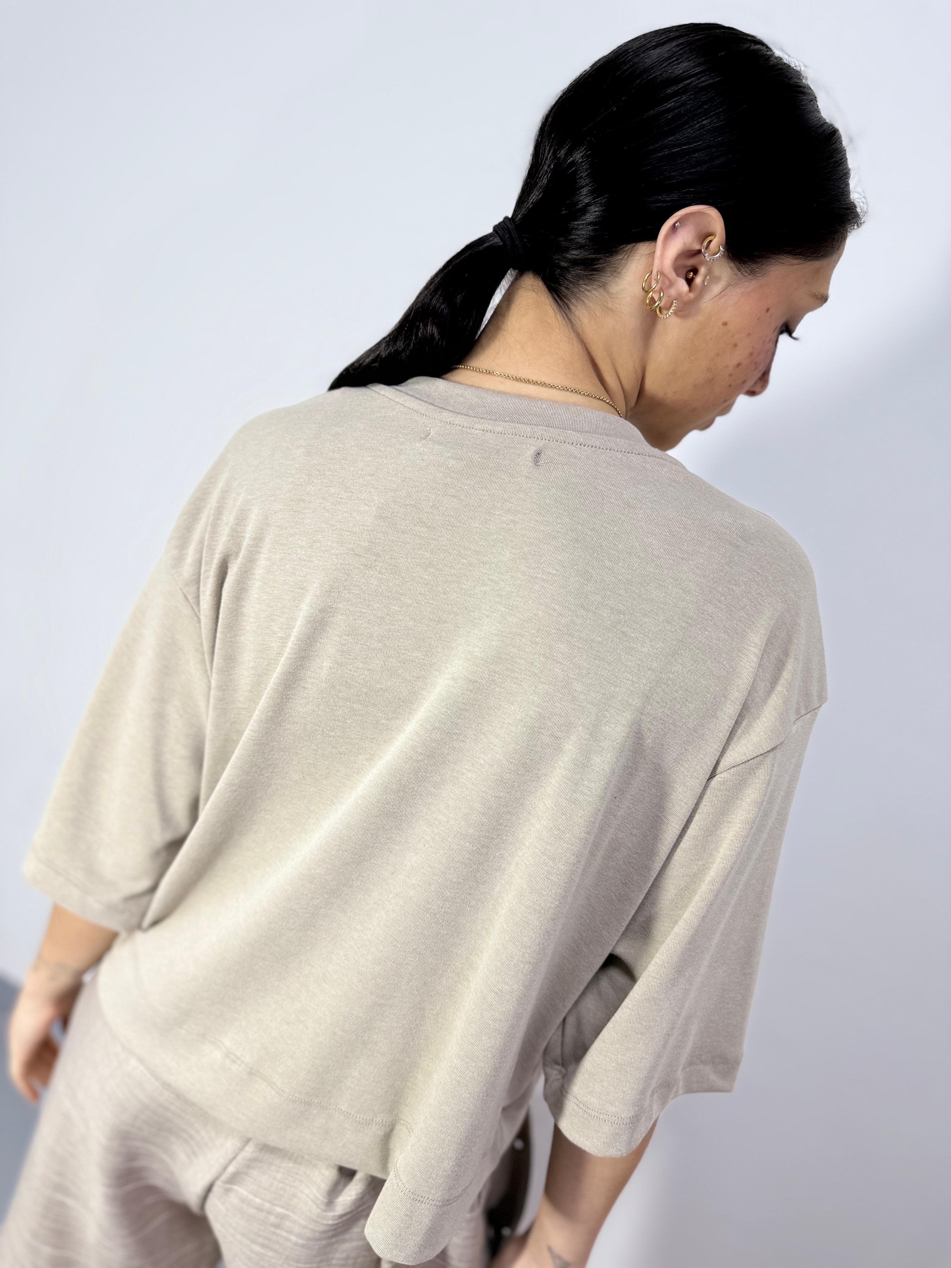 Remera Theos
